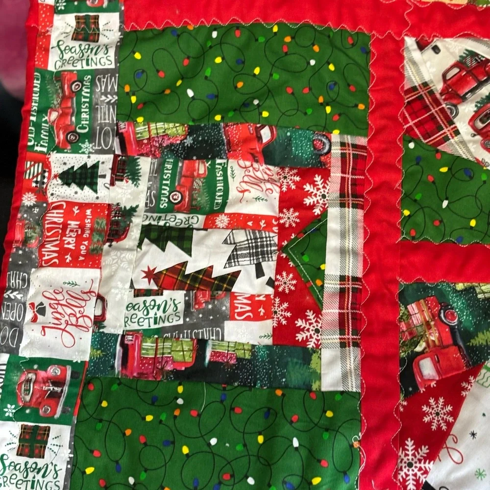 Christmas lap quilt. Approx 36” x 39”